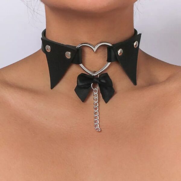 Accesorio collar de moda con corazón de metal eco cuero